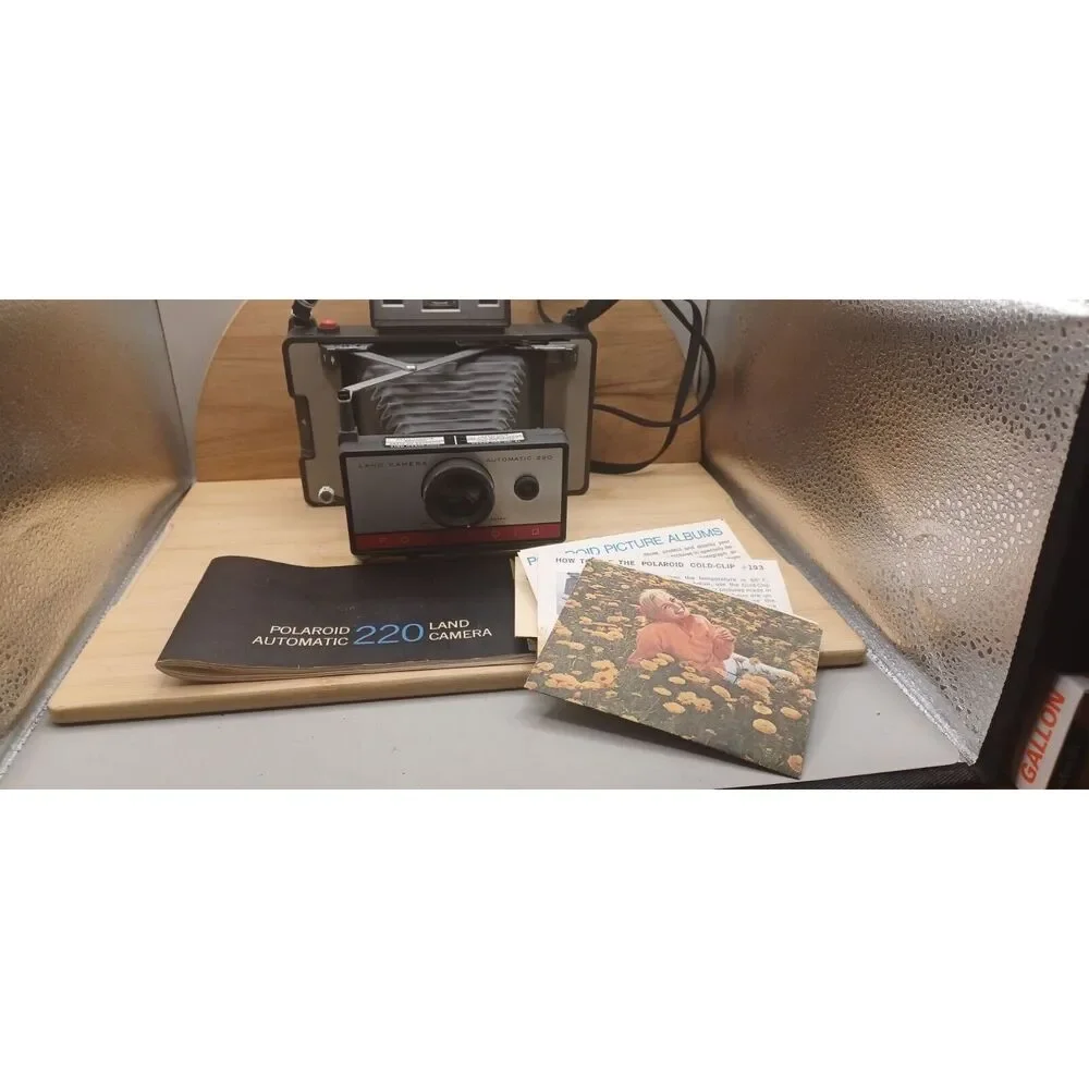 Vintage 1967 Polaroid Land Camera 220 Packfilm Camera